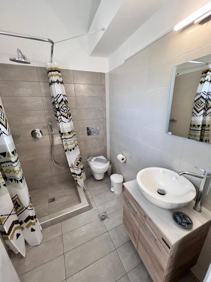 Firaxenia Rooms Bagian luar foto