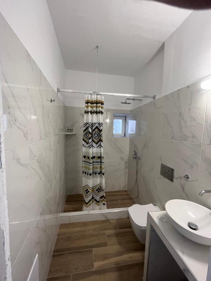 Firaxenia Rooms Bagian luar foto