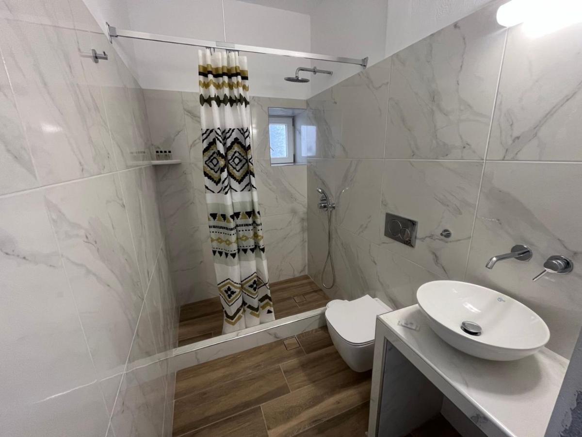 Firaxenia Rooms Bagian luar foto